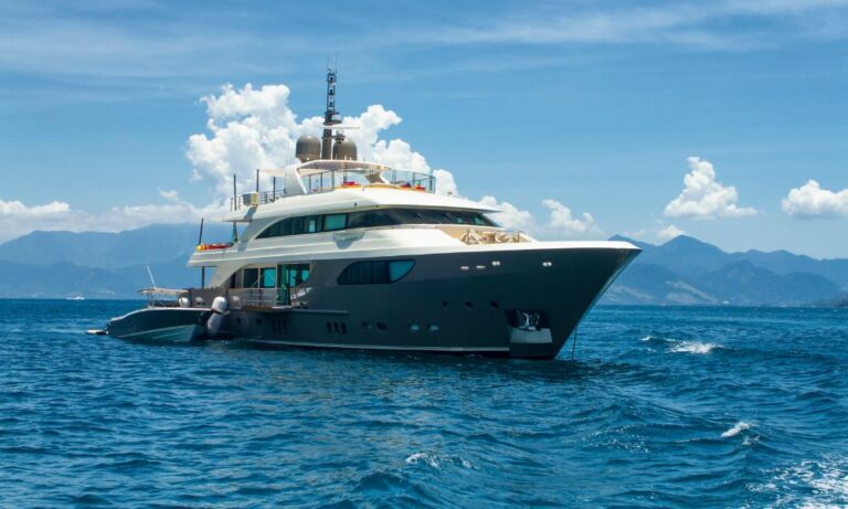 Read more about the article What’s Included in an “All-Inclusive” Yacht Charter?
